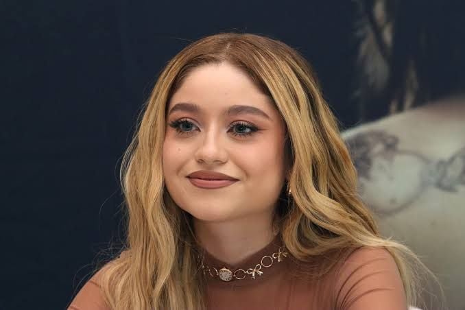 Luna Valente / Sol Benson (Karol Sevilla)