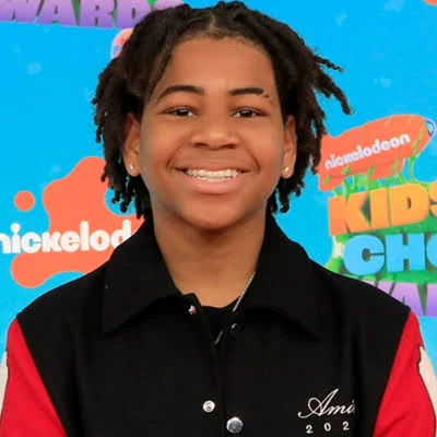 Young Dylan (Dylan Gilmer)