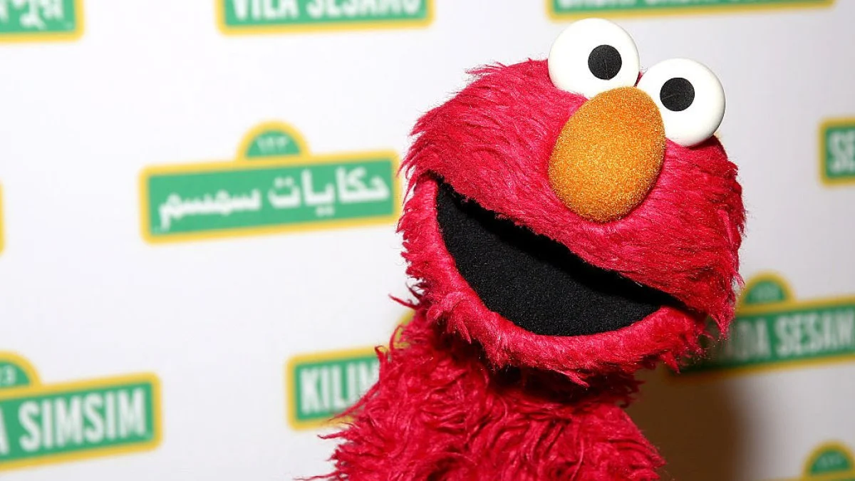 Elmo latino Lalo garza