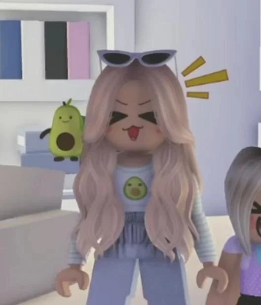 Polina (avocadoplayz)