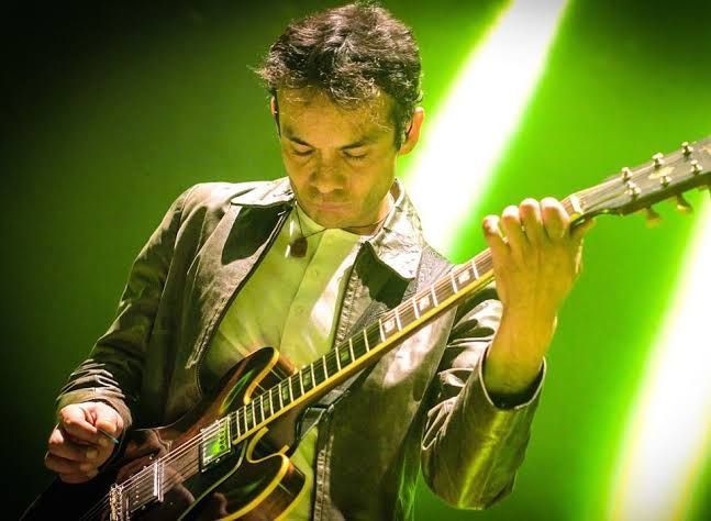 Alvaro Lopez (voz en vivo)