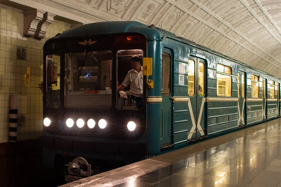 Метропоезд номерной 