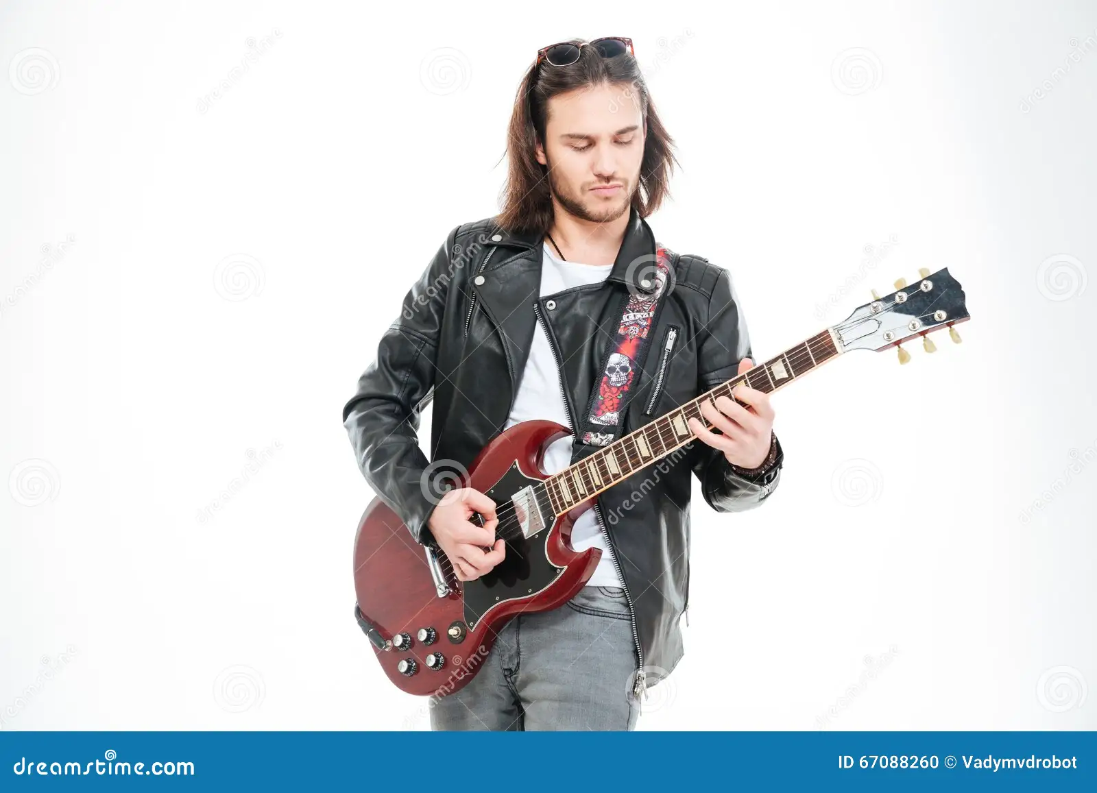 Meirion Evans (lead vocalist and guitarist / Y gwyn coll)