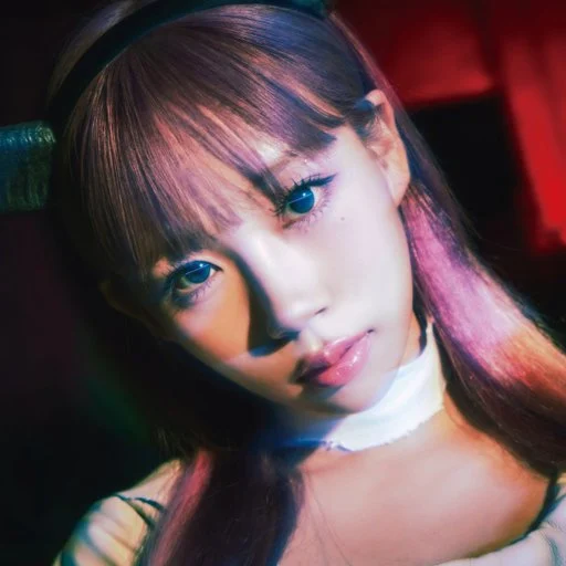Dosie (Purple Kiss)
