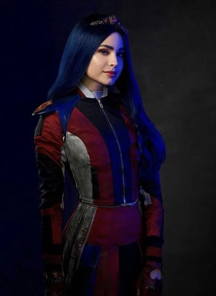 Evie (Sofia Carson): Descendants