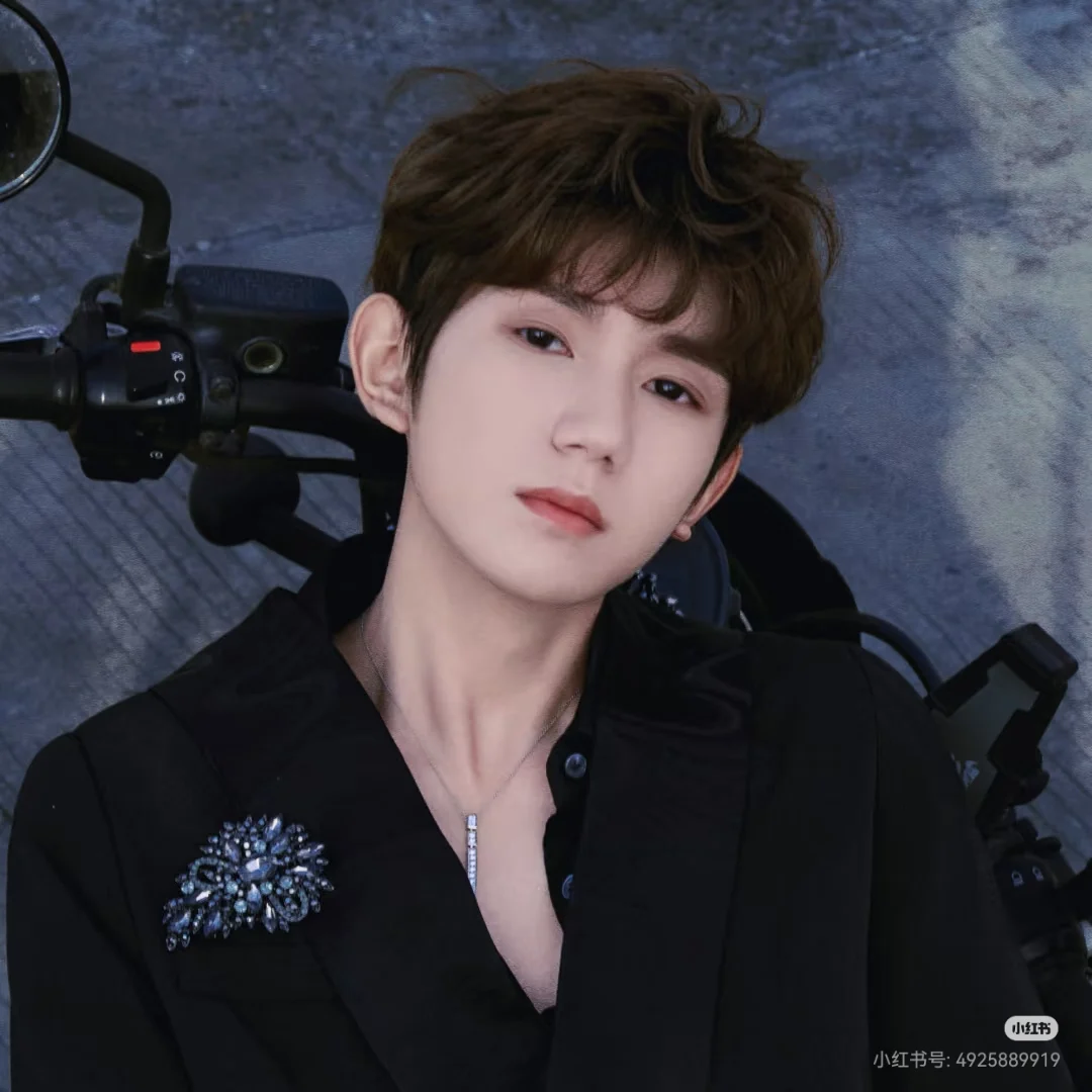 王源（ROY wang）