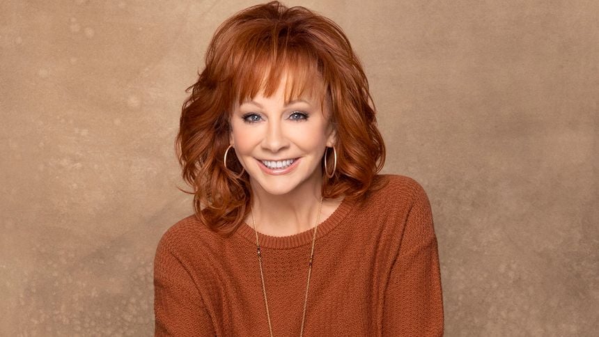 Elizabeth Hummel (Reba  McEntire) 
