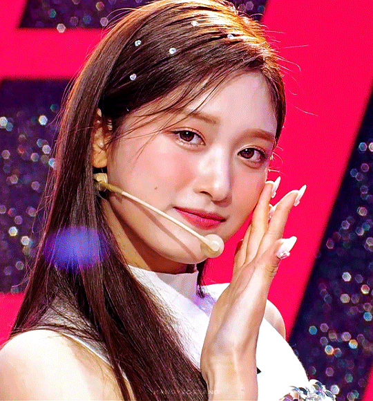 Leeseo (IVE)