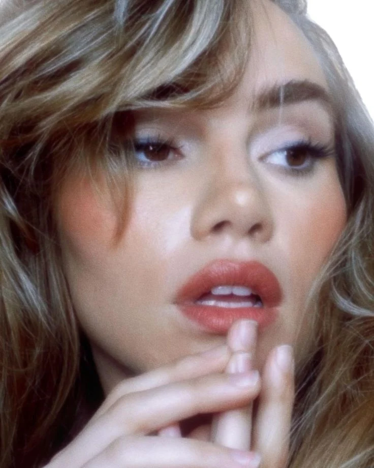 Suki Waterhouse