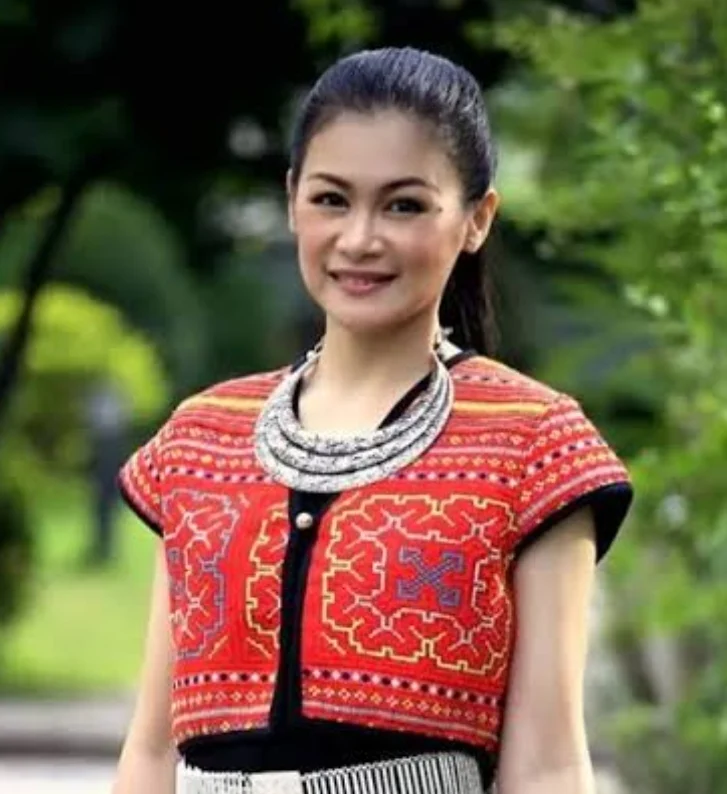 อ้อม ไม้เมือง (Aom Teeraporn MaiMeung) [Thai Folk Singer]