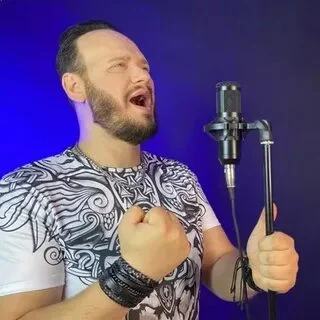 Роман Бобров