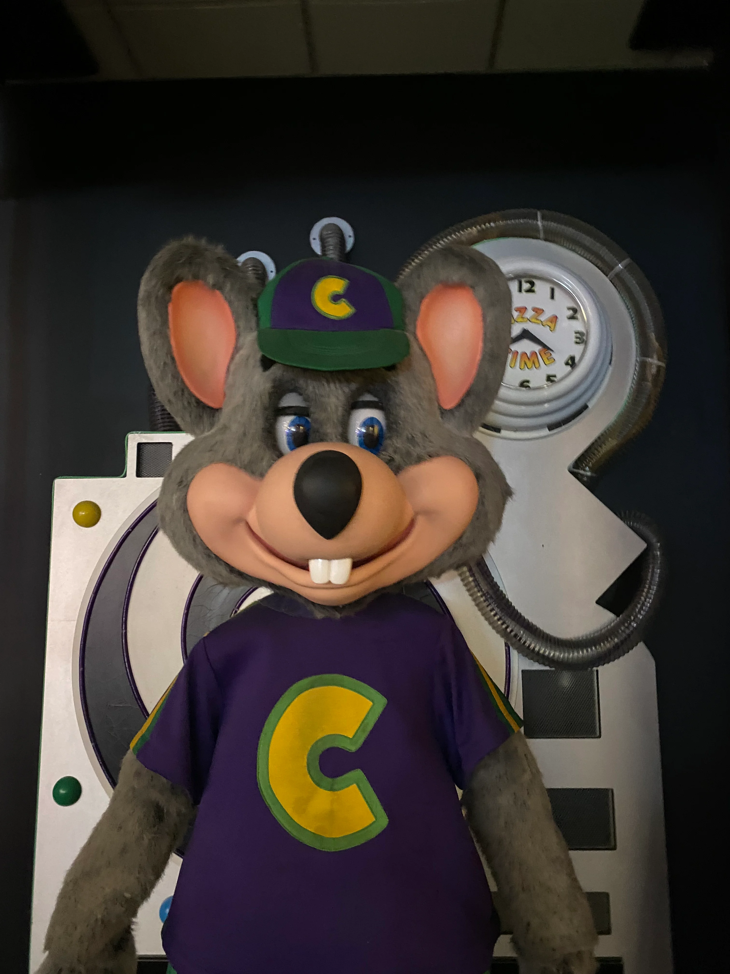 Chuck E Cheese spanish Luis Leonardo Suaréz 2025 voice