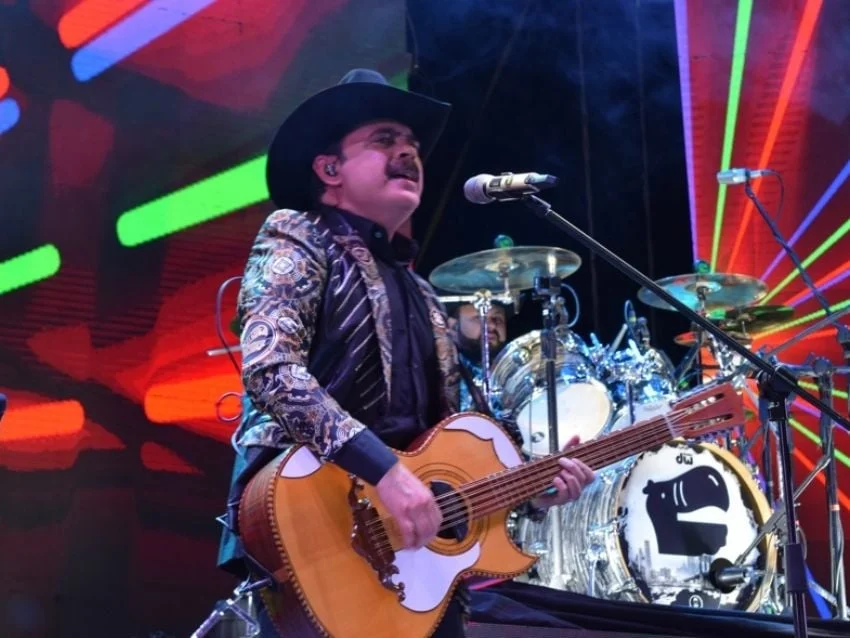 Mario Quintero Lara (Los Tucanes De Tijuana) (En Vivo 2025 Medley Festival Arre) Version 2, Trained