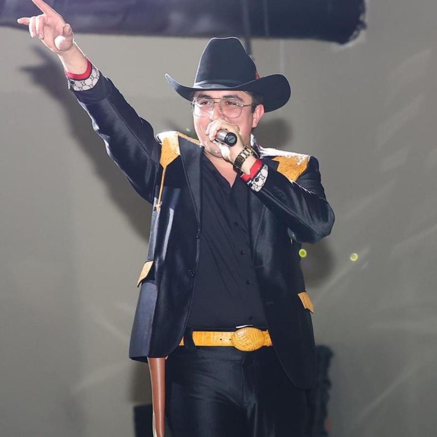 Salo Venegas (En Vivo 2025 Medley Festival Arre) Version 2, Trained