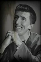 Cave Johnson (Español)