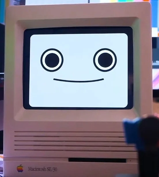 Maccy From MacYak99 - Episode Intro (Macintosh Librarian) 