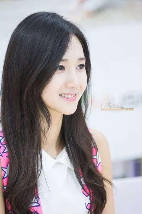 Yoo Ara (Hello Venus)