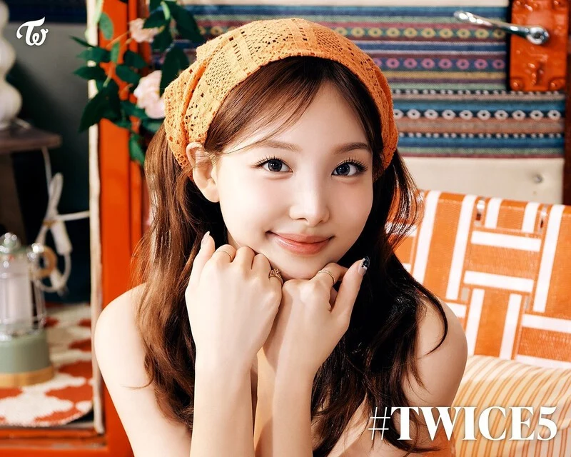 Im Nayeon (TWICE) [by platesfork]