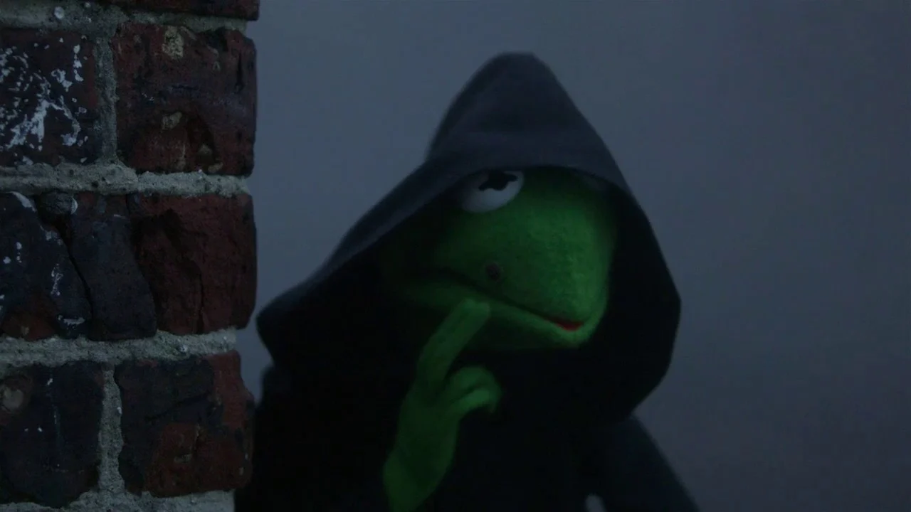 Constantine  (Raul Aldana) Español Latino - Latin American Spanish Dub (Los Muppets 2 Los Mas Buscados - The Muppets 2 Most Wanted) Hablando y Cantando (La Rana Mas Peligrosa Del Mundo)