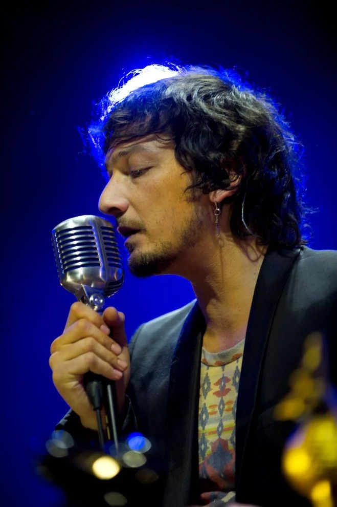 León Larregui