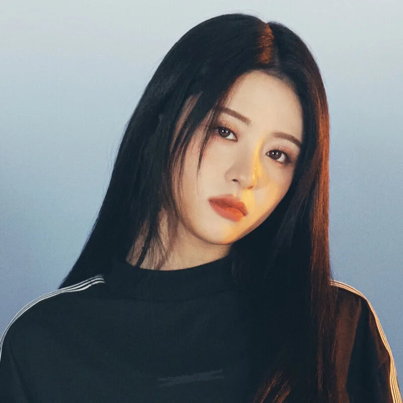 Yunjin [LE SSERAFIM]