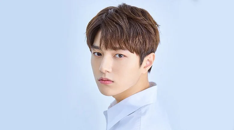 KIM MYUNGSOO L (INFINITE)